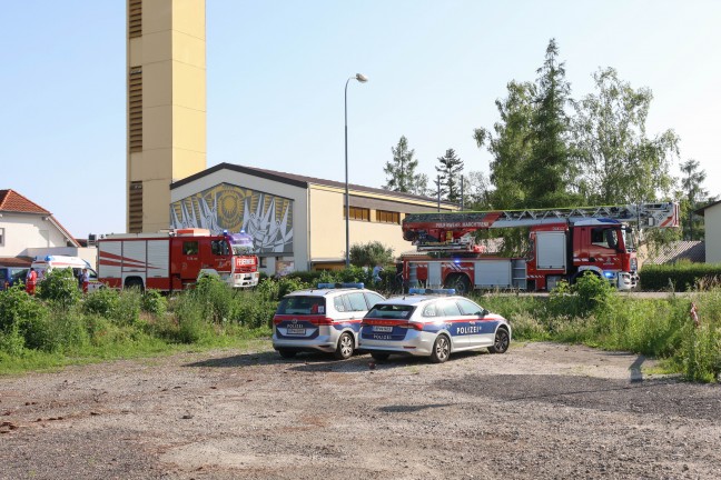 Brand bei Garage: bergreifen der Flammen auf Wohnhaus in Marchtrenk in letzter Minute verhindert
