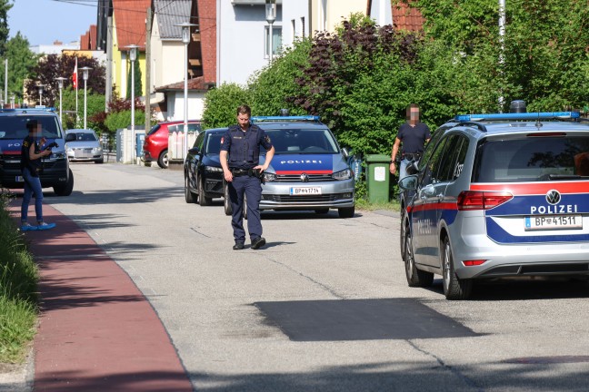 Messerattacke: 16-Jhriger stach in einem Wohnhaus in Pasching mit Messer auf seine Mutter ein