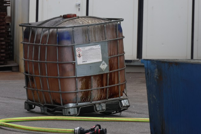 Gefahrstoffeinsatz: Chemische Reaktion in einem Gewerbebetrieb in Wels-Pernau sorgt fr Einsatz
