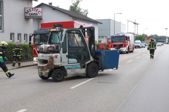 Gefahrstoffeinsatz: Chemische Reaktion in einem Gewerbebetrieb in Wels-Pernau sorgt fr Einsatz