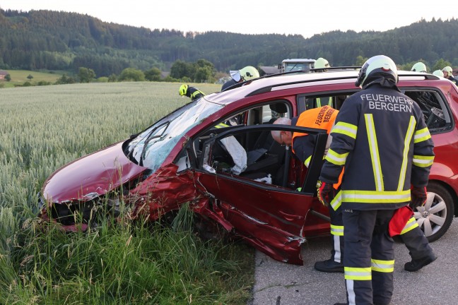Schwerer Crash zwischen zwei Autos in Ottnang am Hausruck