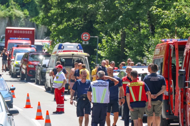 Taucheinsatz im Attersee: Groaufgebot sucht bei Steinbach am Attersee nach abgngiger Taucherin