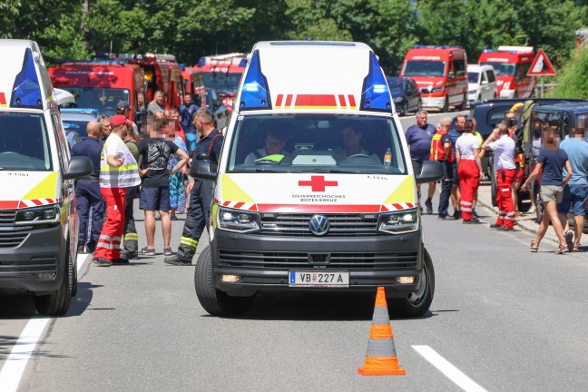 Taucheinsatz im Attersee: Groaufgebot sucht bei Steinbach am Attersee nach abgngiger Taucherin
