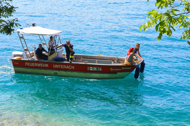 Taucheinsatz im Attersee: Groaufgebot sucht bei Steinbach am Attersee nach abgngiger Taucherin