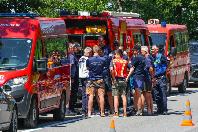 Taucheinsatz im Attersee: Groaufgebot sucht bei Steinbach am Attersee nach abgngiger Taucherin