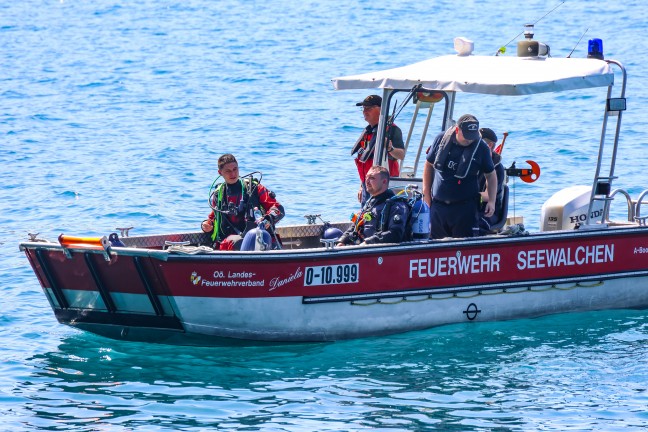 Taucheinsatz im Attersee: Groaufgebot sucht bei Steinbach am Attersee nach abgngiger Taucherin
