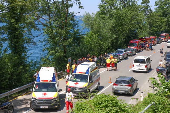 Taucheinsatz im Attersee: Groaufgebot sucht bei Steinbach am Attersee nach abgngiger Taucherin