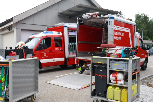 Neun Feuerwehren bei Brand eines landwirtschaftlichen Stadls in Riedau im Einsatz