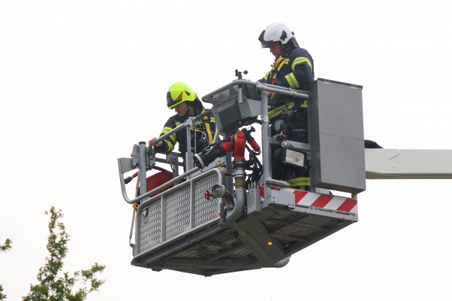 Neun Feuerwehren bei Brand eines landwirtschaftlichen Stadls in Riedau im Einsatz