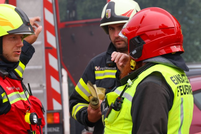 Neun Feuerwehren bei Brand eines landwirtschaftlichen Stadls in Riedau im Einsatz