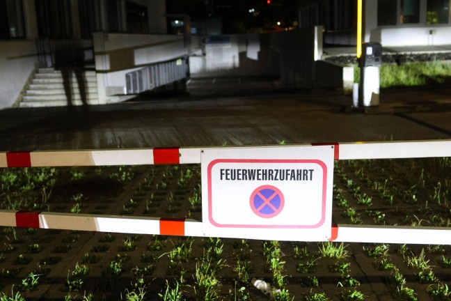 Unfallbedingter Brand eines Fahrzeuges in einer Tiefgarage in Traun sorgte fr Einsatz