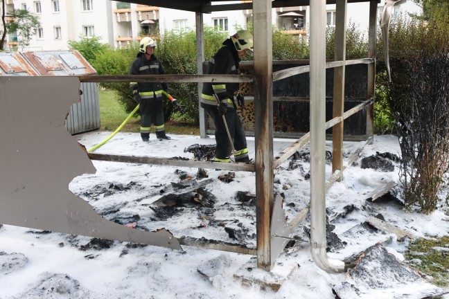 Mllinsel in einer Wohnanlage in Wels-Vogelweide in Vollbrand