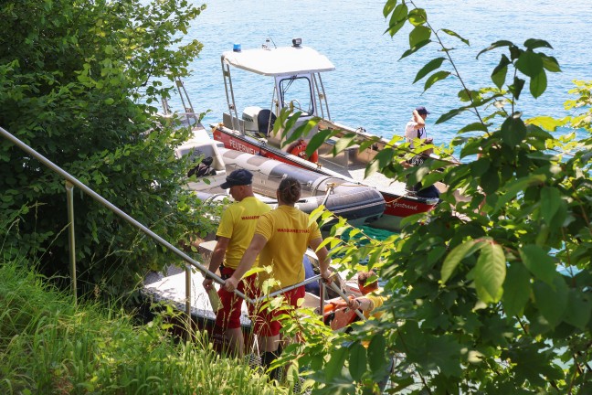 Vermisste Taucherin (50) von Einsatztauchern der Wasserrettung tot aus dem Attersee geborgen