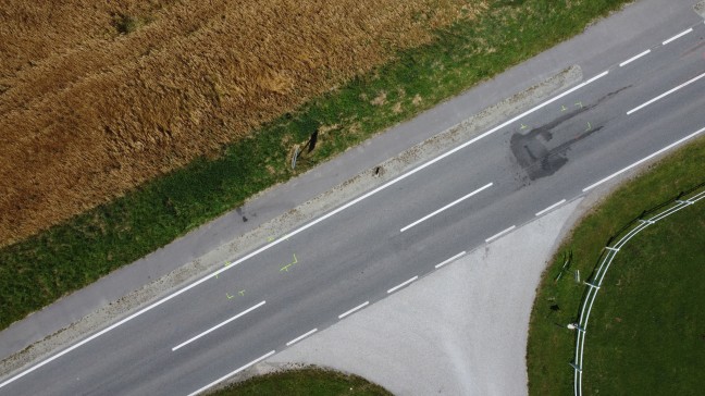 Taiskirchen im Innkreis: Auffahrunfall zwischen zwei Fahrzeugen fordert eine verletzte Person