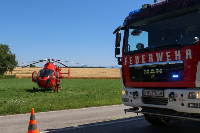 Schwerer Motorradsturz durch Bodenwelle auf Gmundener Strae bei Roitham am Traunfall
