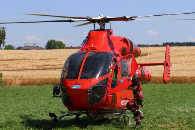 Schwerer Motorradsturz durch Bodenwelle auf Gmundener Strae bei Roitham am Traunfall