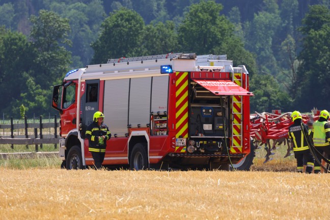 Brand eines Stoppelfeldes in Weikirchen an der Traun rasch gelscht