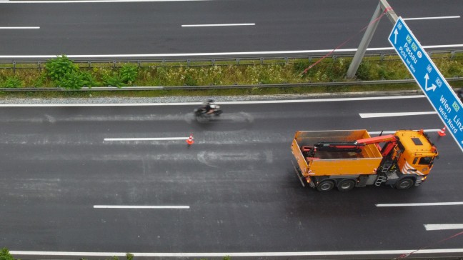 Schotter verloren: Grere Verkehrsbehinderungen auf Innkreisautobahn in Wels