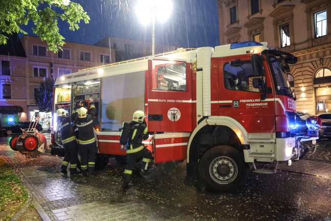 Einsatzkrfte bei Kleinbrand in einem Vereinslokal in Wels-Innenstadt im Einsatz