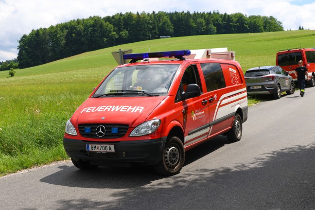 Drei Feuerwehren zu schwerem Verkehrsunfall nach Altmnster alarmiert