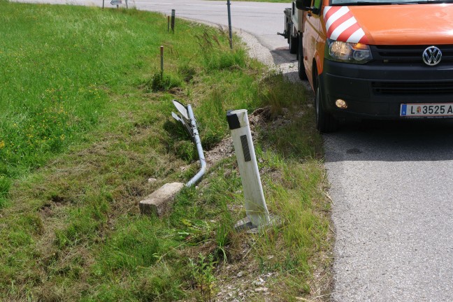 Drei Feuerwehren zu schwerem Verkehrsunfall nach Altmnster alarmiert