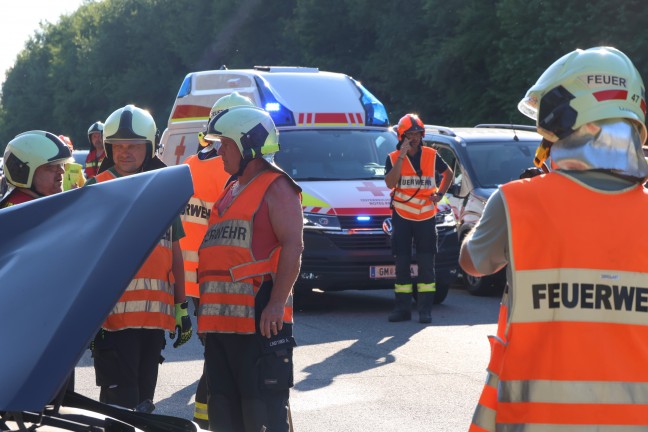 Fnf Verletzte: Crash mit sechs Fahrzeugen sowie Auffahrunfall auf Westautobahn in Vorchdorf