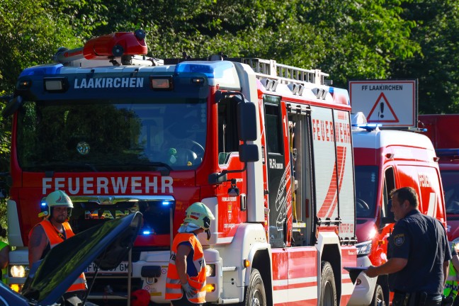 Fnf Verletzte: Crash mit sechs Fahrzeugen sowie Auffahrunfall auf Westautobahn in Vorchdorf