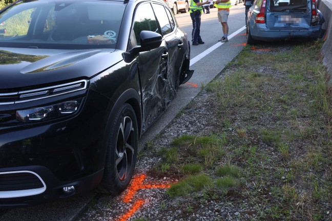 Fnf Verletzte: Crash mit sechs Fahrzeugen sowie Auffahrunfall auf Westautobahn in Vorchdorf