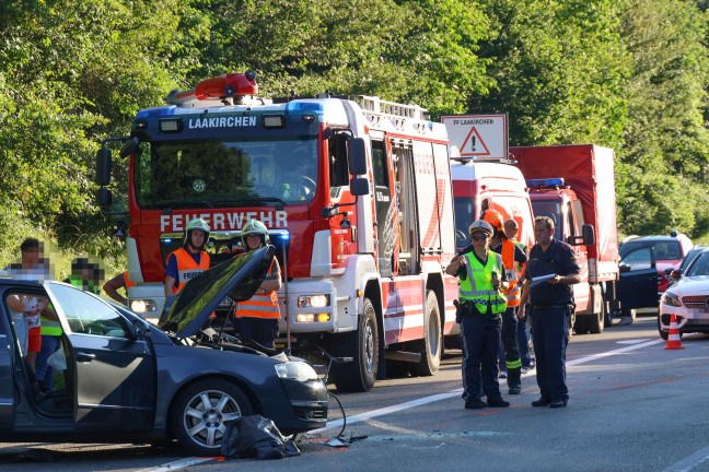 Fnf Verletzte: Crash mit sechs Fahrzeugen sowie Auffahrunfall auf Westautobahn in Vorchdorf
