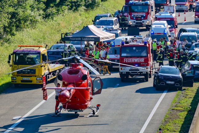 Fnf Verletzte: Crash mit sechs Fahrzeugen sowie Auffahrunfall auf Westautobahn in Vorchdorf