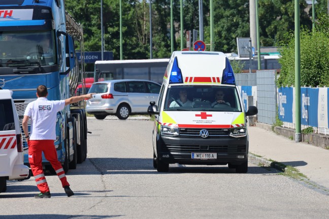 Chemische Reaktion sorgte fr Einsatz der Feuerwehr bei Entsorgungsunternehmen Wels-Pernau