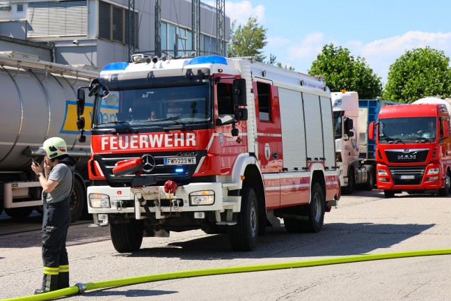 Chemische Reaktion sorgte fr Einsatz der Feuerwehr bei Entsorgungsunternehmen Wels-Pernau