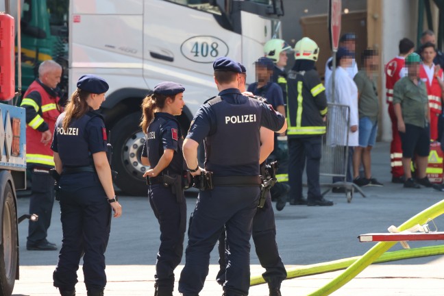 Chemische Reaktion sorgte fr Einsatz der Feuerwehr bei Entsorgungsunternehmen Wels-Pernau