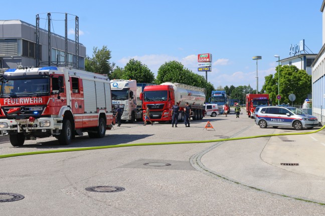 Chemische Reaktion sorgte fr Einsatz der Feuerwehr bei Entsorgungsunternehmen Wels-Pernau