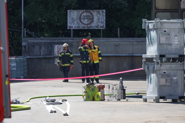 Chemische Reaktion sorgte fr Einsatz der Feuerwehr bei Entsorgungsunternehmen Wels-Pernau