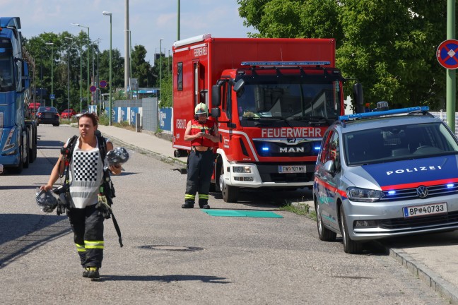 Chemische Reaktion sorgte fr Einsatz der Feuerwehr bei Entsorgungsunternehmen Wels-Pernau