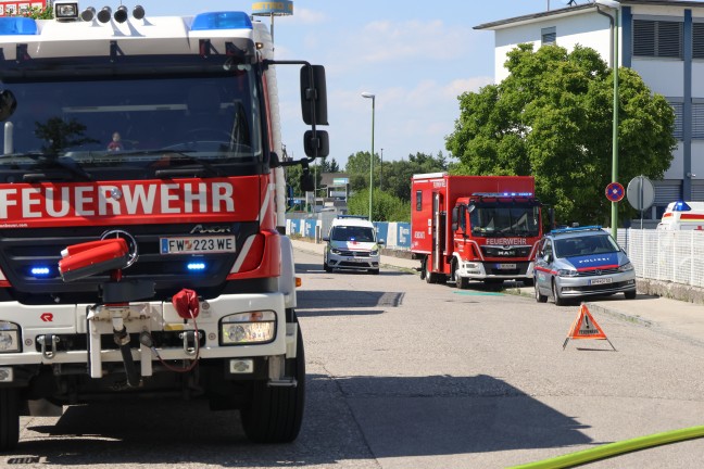 Chemische Reaktion sorgte fr Einsatz der Feuerwehr bei Entsorgungsunternehmen Wels-Pernau
