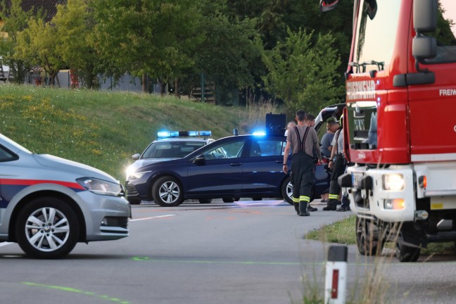 Tragischer Crash: Radfahrerin (13) bei Kollision mit PKW in Offenhausen tdlich verletzt