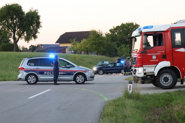 Tragischer Crash: Radfahrerin (13) bei Kollision mit PKW in Offenhausen tdlich verletzt