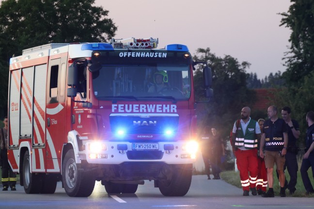 Tragischer Crash: Radfahrerin (13) bei Kollision mit PKW in Offenhausen tdlich verletzt