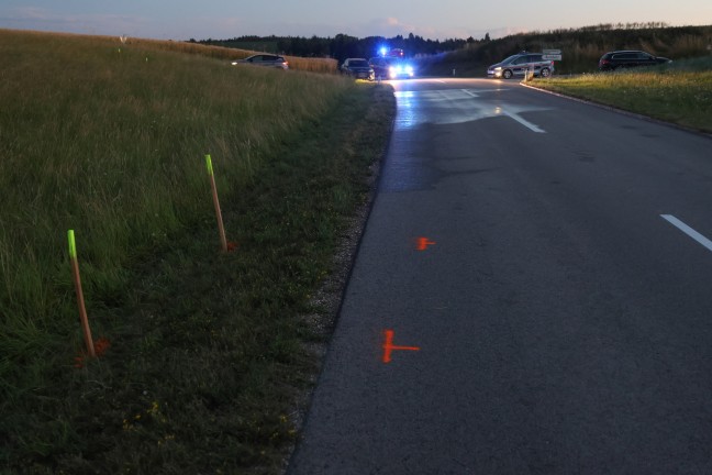Tragischer Crash: Radfahrerin (13) bei Kollision mit PKW in Offenhausen tdlich verletzt
