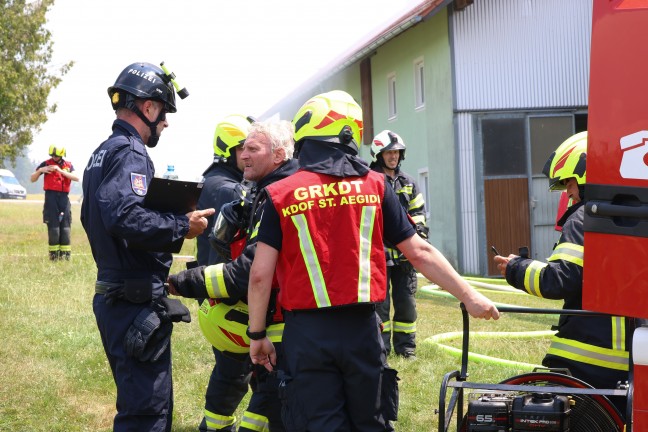 Grobrand: Elf Feuerwehren bei Brand eines Wirtschaftsgebudes in St. Aegidi im Einsatz