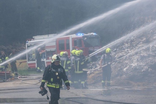 Grobrand: Elf Feuerwehren bei Brand eines Wirtschaftsgebudes in St. Aegidi im Einsatz