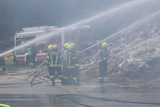 Grobrand: Elf Feuerwehren bei Brand eines Wirtschaftsgebudes in St. Aegidi im Einsatz