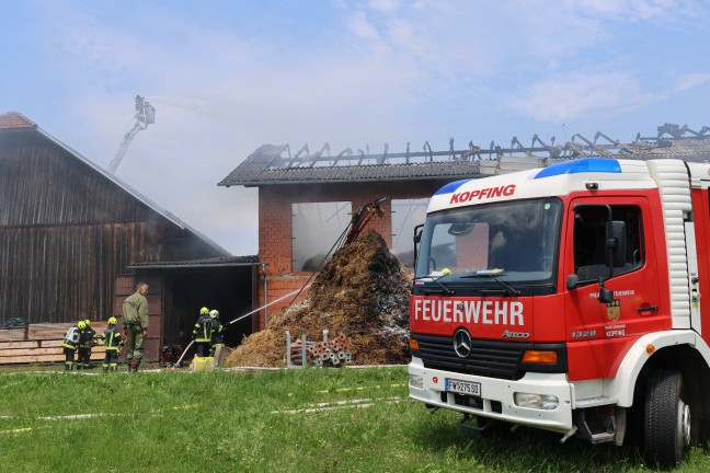 Grobrand: Elf Feuerwehren bei Brand eines Wirtschaftsgebudes in St. Aegidi im Einsatz
