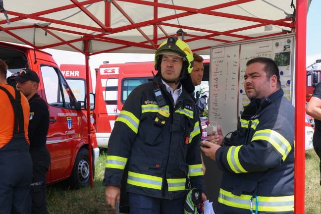 Grobrand: Elf Feuerwehren bei Brand eines Wirtschaftsgebudes in St. Aegidi im Einsatz