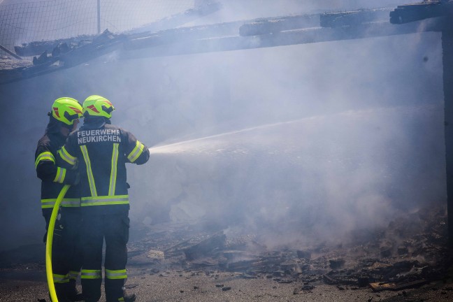 Brand eines Carports in Pischelsdorf am Engelbach griff auf Wohnhaus ber