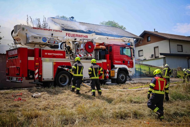 Brand eines Carports in Pischelsdorf am Engelbach griff auf Wohnhaus ber