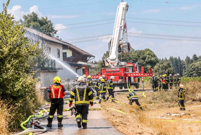 Brand eines Carports in Pischelsdorf am Engelbach griff auf Wohnhaus ber