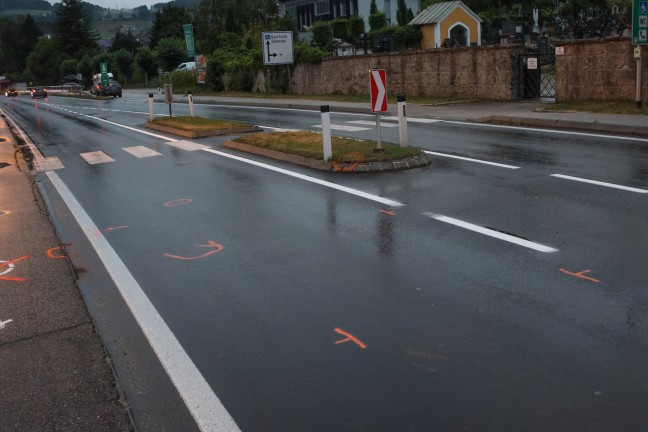 Tdlicher Verkehrsunfall: Fugnger (92) auf Salzkammergutstrae in Altmnster von PKW erfasst